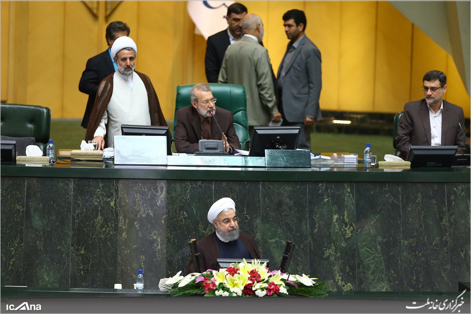جلسه علنی سئوال از رئیس‌جمهور آغاز شد/ حضور روحانی در مجلس