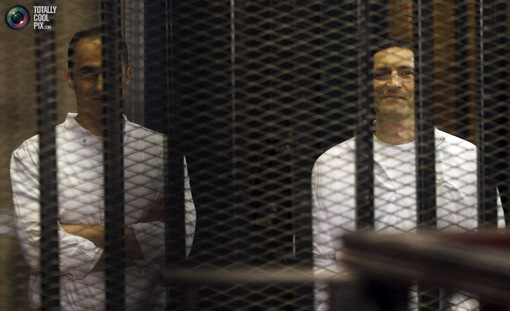جمال و علاء مبارک در جریان دادگاه حسنی مبارک، قاهره، مصر<br />
AMR ABDALLAH DALSH/REUTERS<br />
