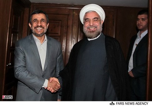 دیدار حجت الاسلام حسن روحانی رئیس جمهور منتخب با محمود احمدی نژاد رئیس جمهور
