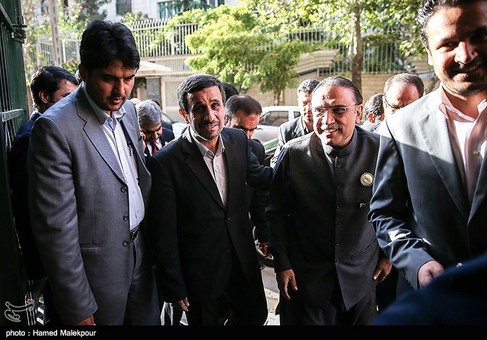 دیدار آصف علی زرداری رئیس جمهور پاکستان با محمود احمدی نژاد رئیس جمهور سابق
