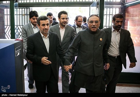 دیدار آصف علی زرداری رئیس جمهور پاکستان با محمود احمدی نژاد رئیس جمهور سابق