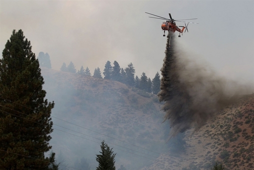 تلاش برای فرو نشاندن آتش سوزی جنگل های آیداهو در آمریکا
