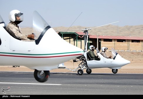 تمرین پروازی فورمیشن هواپیماهای فوق سبک بسیج در آستانه افتتاح فرودگاه افلاک