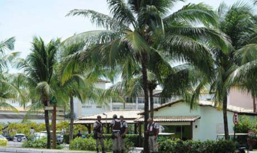 نیروهای امنیتی در کنار محل برگزاری مراسم