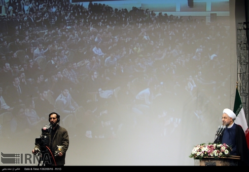 مراسم گرامیداشت روز دانشجو (16 آذر) با حضور حجت الاسلام و المسلمین حسن روحانی رییس جمهوری اسلامی ایران در دانشگاه شهید بهشتی تهران برگزار شد.