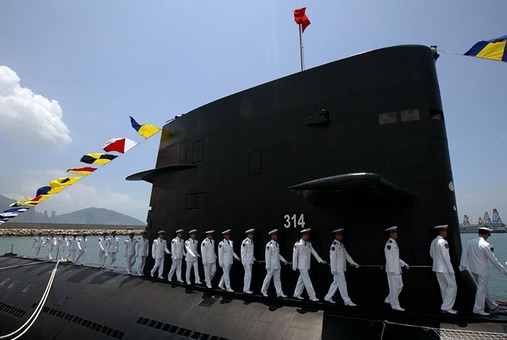 زیر دریایی غول پیکر استرنگ سایلنت با موتور دیزلی قدرتمند آلمانی که به خدمت نیروی دریایی جمهوری خلق چین درآمده است REUTERS/Kin Cheung