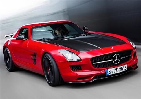 SLS AMG Mercedes Benzکوپه شتاب از 0 به 100 در 3.7 ثانیه و سرعت 350 کیلومتر در ساعت است.