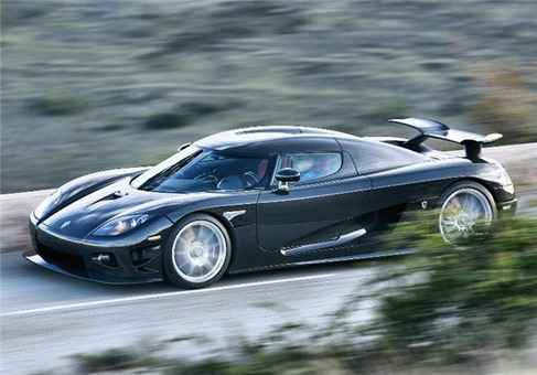 Koeningsegg CCXR سوئدی پرسرعت‌ترین اتومبیل در جهان با سرعت 418.11 در ساعت. 