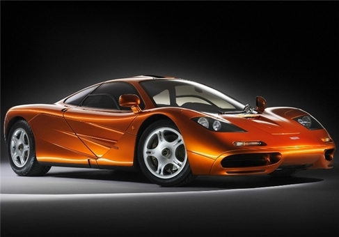 McLaren F1  پرسرعت‌ترین ماشین در جهان با حداکثر سرعت 386.7 کیلومتر در ساعت.