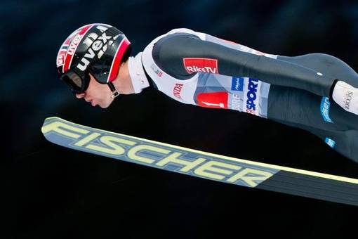 مسابقات پرش با اسکی روز یکشنبه در ارتفاعات نروژ پیگیری شد و آندرس باردال نروژی با ۱۳۸ متر، بهترین پرش روز را انجام داد - ANSA
