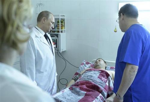 پوتین از مجروحان انفجار انتحاری در ولگوگراد عیادت کرد-REUTERS/ALEXEI NIKOLSKIY/RIA NOVOSTI/KREMLIN
