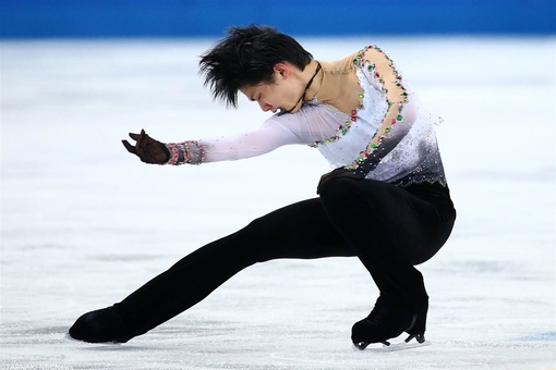 یوزارو هانیو از ژاپن در ماده رقص روی یخ مردان انفرادی اولین مدال طلای المپیک ژاپن را کسب کرد