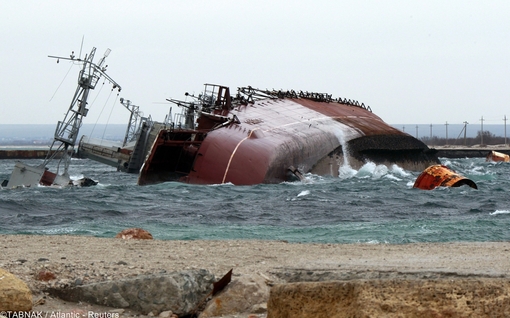 کشتی غرق شده توسط نیروی دریایی روسیه برای انسداد مسیر ورود کشتی ها به این منطقه