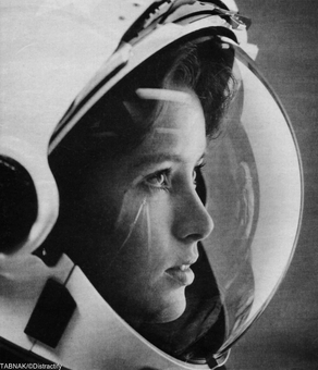 آنا لی تینگل فیشر فضانورد و پزشک آمریکایی در سال ۱۹۸۵