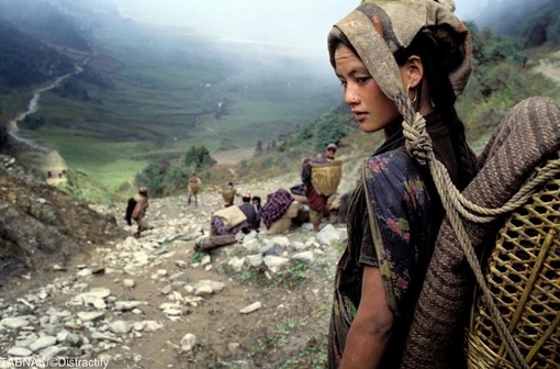 تصویر یک زن از قبیله‌های حاضر در کوههای نپال سال ۲۰۰۹