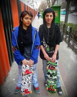 دختران اسکیت باز در تهران