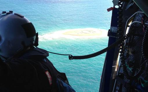 نجات حادثه دیدگان در دریا، با نشان دادن علامت SOS در استرالیا/NBC
