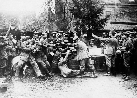 سربازان آلمانی کریسمس را جشن می‌گیرند دسامبر ۱۹۱۴ 