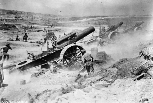 توپخانه بریتانیا در حال بمباران مواضع آلمان در جبهه غرب