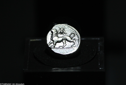 سکه چهار درهمی - ۳۲۱-۳۲۳ پ م - نقره - نزدیک ۱۷ گرم - بابل
