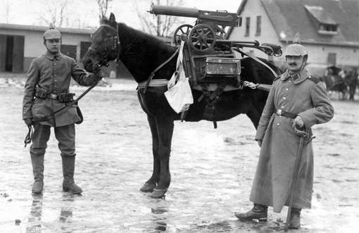 حمل مسلسل سنگین توسط اسب برای کمک به ارتش آلمان