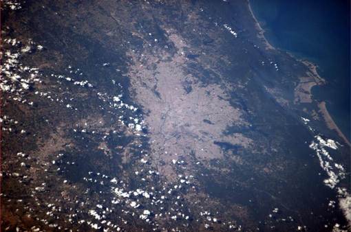 نمایی از شهر سائوپولو در روز افتتاحیه جام جهانی فوتبال که توسط  فضا نورد رید وایزمن از ایستگاه فضایی بین المللی در روز پنجشنبه گرفته شده است/ASTRO_REID VIA TWITTER
