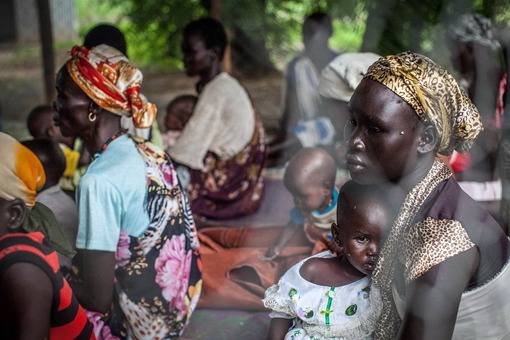 سودان؛مردم وسیع‌ترین کشور افریقا با ۳۳ میلیون ‌جمعیت در رنج و عذابند؛ رنج و عذابی ناشی از پانزده سال جنگ داخلی، موقعیت بد آب و هوایی و فقر سیاه حاکم بر مردم. بخش جنوبی کشور سهم بیشتری از این بدبختی ‌‌برده‌اند./AFP
