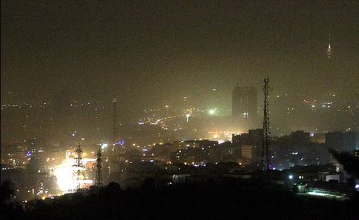 گرد و غبار در آسمان تهران در دوشنبه شب./MEHR 