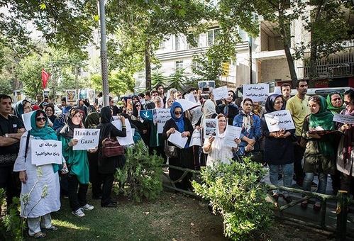 عصر روز یکم مرداد، جمعی از فعالان حقوق بشر، در حمایت از مردم مظلوم غزه در جلو دفتر سازمان ملل در تهران تجمع کردند و خواستار پایان جنایات رژیم صهیونیستی شدند./TASNIM 