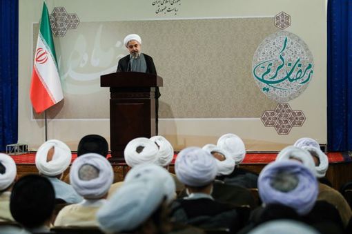 دیدار جمعی از علما و روحانیون با رییس جمهور /ISNA 