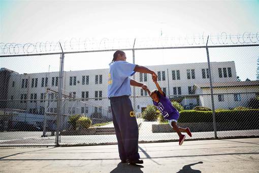 زندان فولسام در کالیفرنیا و طرحی برای توسعه ارتباط عاطفی فرزندان با پدران زندانی خود/Reuters 