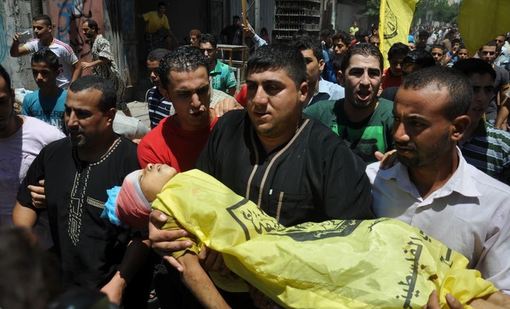 مقام‌های پزشکی در غزه گفته‌اند یکی از شهدای تازه‌ترین دور از حملات هوایی رژیم اسرائیل یک کودک ۱۰ ساله بوده است که در نزدیکی مسجدی جان خود را از دست داده است.یکی از اعضای مقاومت جهاد اسلامی و سه فلسطینی دیگر نیز قربانی حملات شبانه روز گذشته شده‌اند.در حملات صهیونیستها به غزه که وارد هفته چهارم خود شده است، بیش از ۱۹۰۰ تن از فلسطینی‌ها شهید شدند که اغلب آنها غیرنظامی هستند. در حملات و موشک‌پرانی‌های شبه‌نظامیان به سرزمینهای اشغالی نیز ۶۷ نفر کشته شده‌اند که سه تن از آن‌ها شهروند غیرنظامی بوده‌اند./IRNA-RFE/RL

