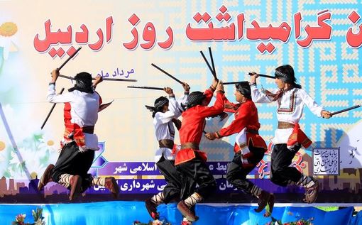جشن بزرگداشت روز اردبیل در مجتمع گردشگری دریاچه شورابیل./IRNA
