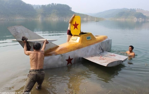کمک به حرکت یک زیر دریایی به شکل هواپیما که توسط یک کشاورز چینی ابداع شده!