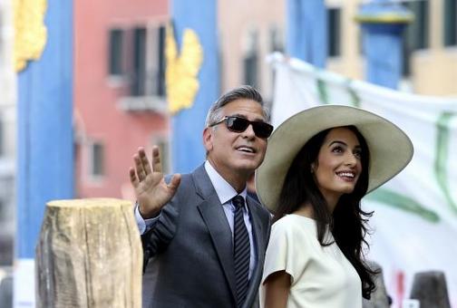 جورج کلونی و همسرش پس از طی کردن سومین روز جشن ازدواجشان در ونیز./Reuters 