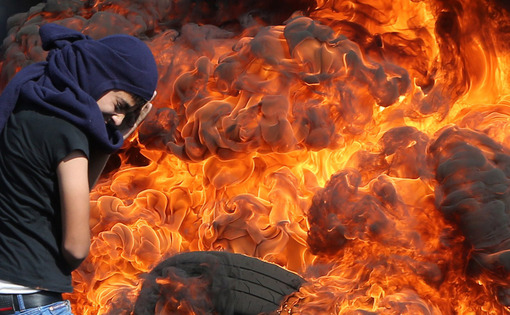 Jaafar Ashtiyeh/AFP/Getty Images - مبارزه نوجوانان فلسطینی 