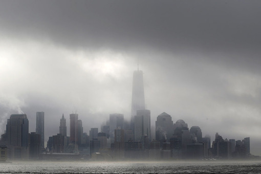 عکس بسیار زیبا از مه غلیظ بر فراز منطقه منهتن در نیویورک و در سراسر رودخانه هادسون./AP
