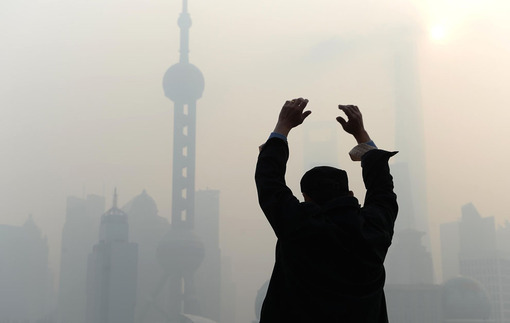 وضعیت بسیار بد هوای شانگهای در چین و هشدار «زرد» به مردم این شهر از سوی اداره هواشناسی چین./AFP/Getty Images
