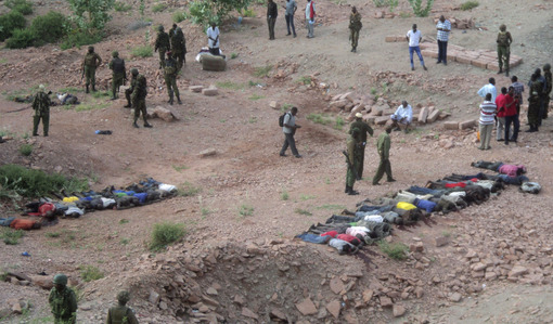 ۳۶کارگر یک معدن در شمال کنیا به طرز وحشیانه‌ای هدف حملات تروریستی گروهک تروریستی تکفیری الشباب سومالی قرار گرفتند. ۳۲ نفر از این کارگران از ناحیه سر هدف قرار گرفته و ۴ تن از قربانیان هم گردن زده شده‌اند. مقامات پلیس و نیروهای امنیتی کنیا اعلام کردند: این کارگران در حال استراحت بودند که هدف گلوله گروهک تروریستی الشباب قرار گرفتند. فرماندار منطقه ماندرای کنیا هم گفت این حمله، مشابه کشتار بیرحمانه هفته پیش ۲۸ مسافر اتوبوسی است که به سمت نایروبی پایتخت حرکت می‌کرد و شبه نظامیان تکفیری الشباب شاخه افریقایی القاعده مسئولیت آن را بر عهده گرفت./REUTERS

