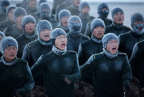 تصاویر سربازان چینی در دمای زیر انجماد