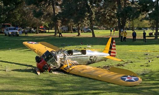 هواپیمای دو سرنشینه هریسون فورد، بازیگر پیشکسوت هالیوودی در زمین گلفی در نزدیکی لس‌آنجلس سقوط کرد./AP
