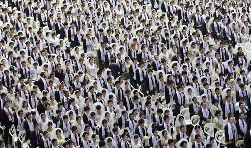 مراسم ازدواج 3800 جوان از مناطق مختلف دنیا به صورت همزمان در کره جنوبی برگزار شد./Getty Images
