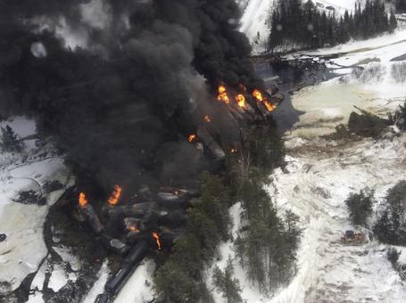 حادثه خروج قطار حامل نفت ایالت آلبرتا از ریل، سومین حادثه در قسمت مشابه خط آهن شرکت ملی راه آهن کانادا در کمتر از یک ماه و دومین حادثه‌ در نزدیکی شهر گوگاما در ایالت انتاریو به شمار می‌رود./REUTERS
