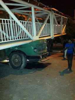 سقوط مرگبار پل عابر پیاده در اهواز