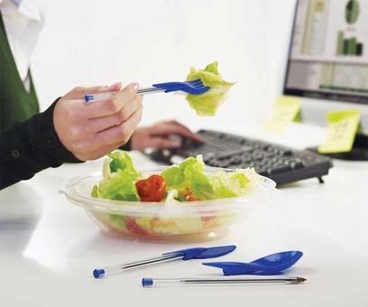وقت غذا، روی میز کارتان جز خودکار چیزی پیدا نمی‌شود؟ قطعا این درپوش‌های پلاستیکی، که در اشکال چاقو، قاشق و چنگال ساخته شده‌اند، به کارتان می‌آیند.