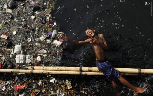 شنای کودکان در کثیف‌ترین رودخانه جهان