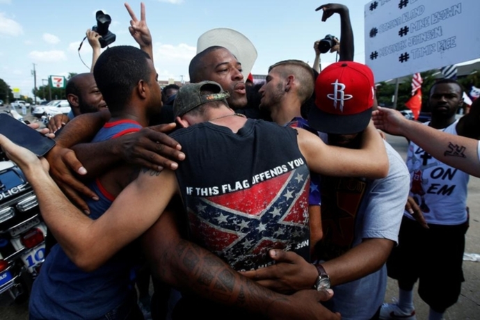 اعتراضات سیاهان آمریکا به خشونت پلیس 