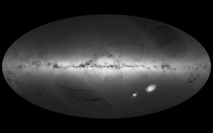نقشه تمام ستارگان کهکشان راه شیری و کهکشان‌های همسایه بر اساس رصدهای نخستین سال ماهواره گایا از پوئیه 2014 تا سپتامبر 2015
