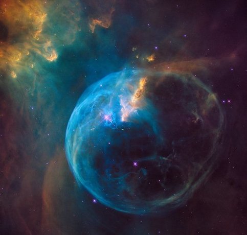 سحابی حباب یا NGC 7635 در فاصله 800 سال نوری از زمین
