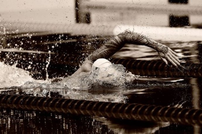 آنتونی اورین آمریکایی در فینال شنا ۵۰ متر آزاد المپیک